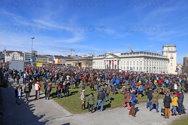 Large demonstration by critics of the corona measures in Kassel: Protests took place simultaneously in many countries under the motto World Wide Demonstration for Freedom, Peace and Human Rights