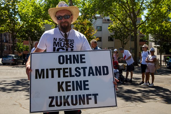 Demonstration in Landau, Palatinate: The demonstration was directed against the government's planned corona measures. There were also calls for peace negotiations instead of arms deliveries