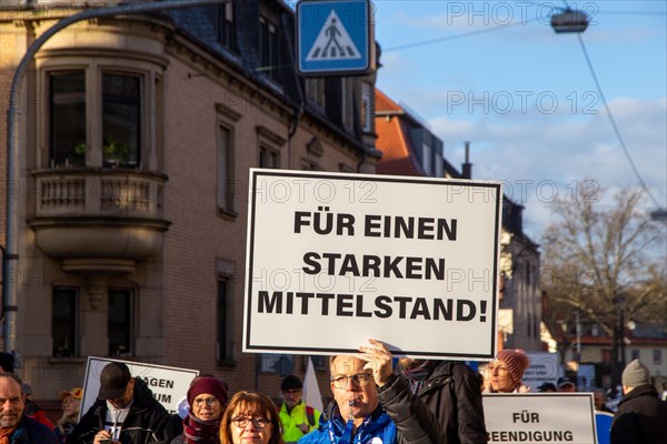 Demonstration in Landau in der Pfalz in favour of peace negotiations, affordable energy and living costs and politicians' liability. The demonstration was organised by a private individual