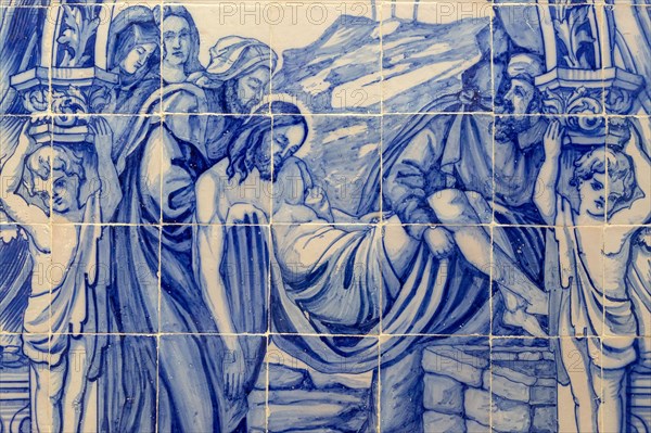 Blue and white traditional Azulejo ceramic tiles forming picture of the death of Jesus Christ being carried away, Evora, Alto Alentejo, Portugal, southern Europe, Europe