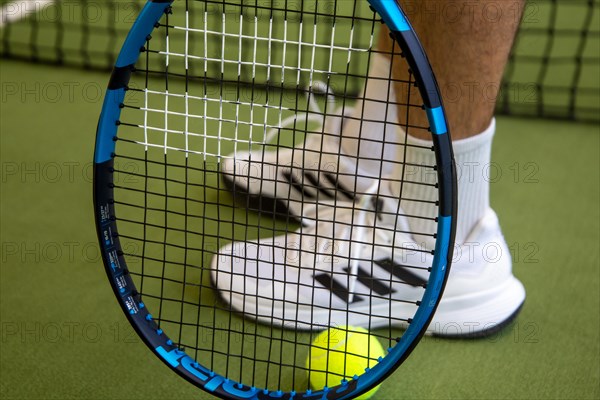 Tennis symbol: close-up of a tennis player in the hall