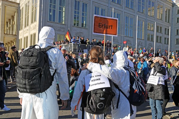 Large demonstration in Leipzig against the federal government's corona policy. Bodo Ramelow links the corona demonstrations to terrorism