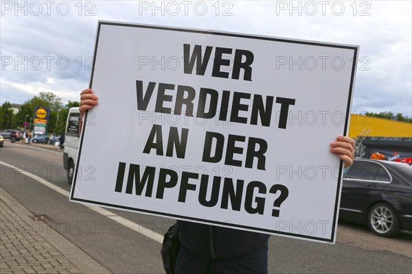 Rally against the corona measures: Demonstrators express their criticism of the corona policy with an authorised sign campaign in Industriestrasse in Ludwigshafen