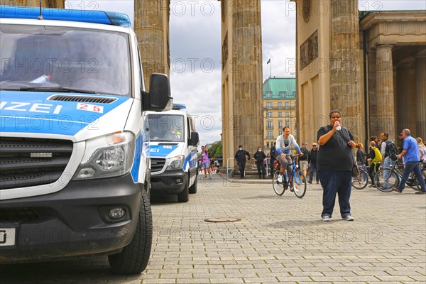 Berlin: The planned lateral thinkers' demonstration for peace and freedom against the corona measures of the federal government was banned. A large area of the Brandenburg Gate was cordoned off