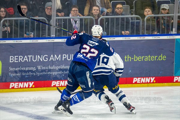 26.01.2024, DEL, German Ice Hockey League, Matchday 41) : Adler Mannheim vs Iserlohn Roosters (duel between Matthias Plachta 22, Adler Mannheim and Drew Leblanc, 19, Iserlohn Roosters)