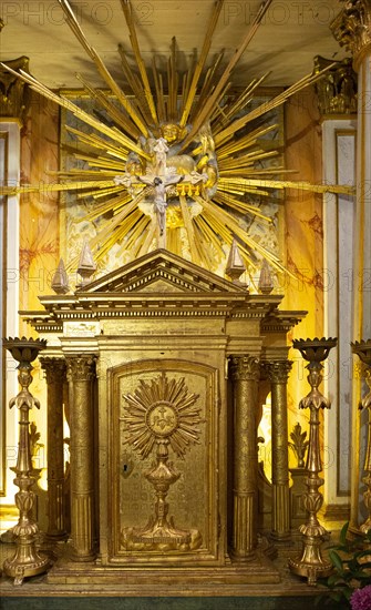 Ornately decorated altar nside the 17th century church of Igreja de Santiago, Tavira, Algarve, Portugal, Southern Europe, Europe