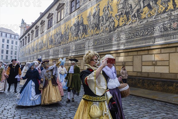 LUST & PASSION & JOY OF LIFE, for the joy of the masquerade, the Elbvenezian Carnival took place in Dresden on the weekend in front of Rose Monday. The highlight was the joint stroll through the historic centre with masks in robes in the style of the Elbe Venetian Carnival from the Neumarkt through the Altmarktgalerie, the Schlossstrasse, through the Stallhof, along the Fuerstenzug, onto the Bruehlsche Terrasse and into the Bruehlsche Garten, Dresden, Saxony, Germany, Europe