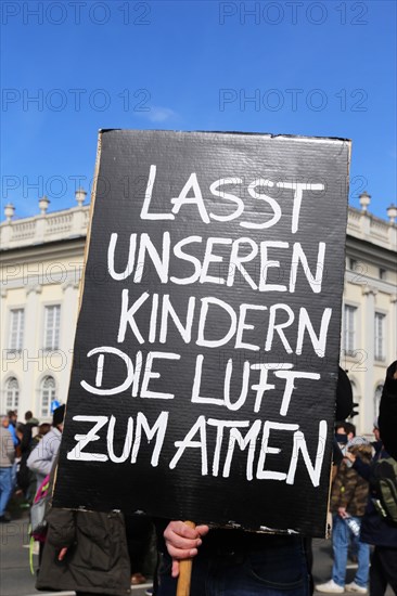 Large demonstration by critics of the corona measures in Kassel: Protests took place simultaneously in many countries under the motto World Wide Demonstration for Freedom, Peace and Human Rights