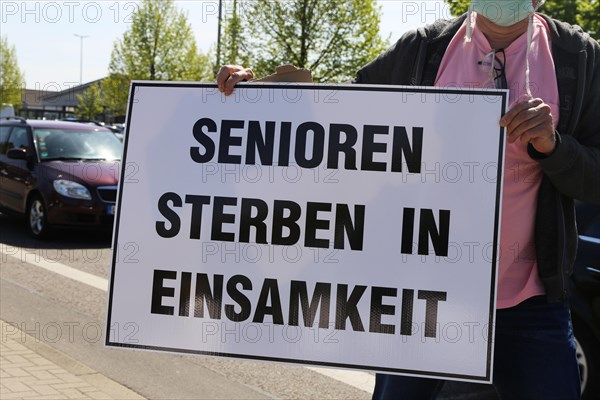 Rally against the corona measures: Demonstrators express their criticism of the corona policy with an authorised sign campaign in Industriestrasse in Ludwigshafen