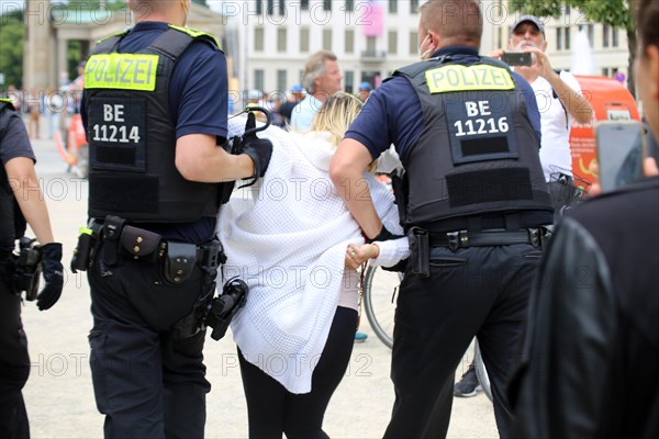 Berlin: The planned lateral thinker demo for peace and freedom against the corona measures of the federal government was banned. Several arrests were made