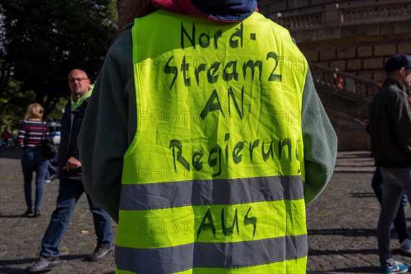 Citizens' protests in Mannheim. Among other things, the participants held signs to protest against arms deliveries, Russia sanctions and the associated energy crisis