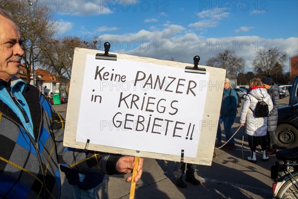 Demonstration in Landau in der Pfalz in favour of peace negotiations, affordable energy and living costs and politicians' liability. The demonstration was organised by a private individual