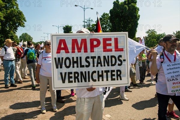 Neustadt an der Weinstrasse, 28 May 2023: Neustadt entrepreneur Dr Wolfgang Kochanek called for the Hambach Festival. The parade from the festival site to Hambach Castle was held under the motto For democracy and freedom of opinion . The supply of weapons to Ukraine was also widely denounced. Many thousands of participants responded to the call