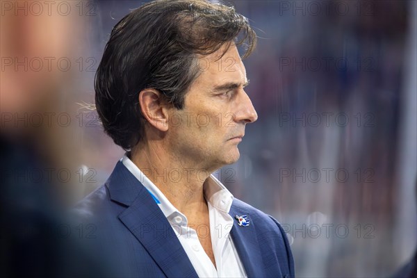 Coach Dallas Eakins (Adler Mannheim) on match day 41 of the 2023/2024 DEL (German Ice Hockey League) season during the game against Iserlohn Roosters