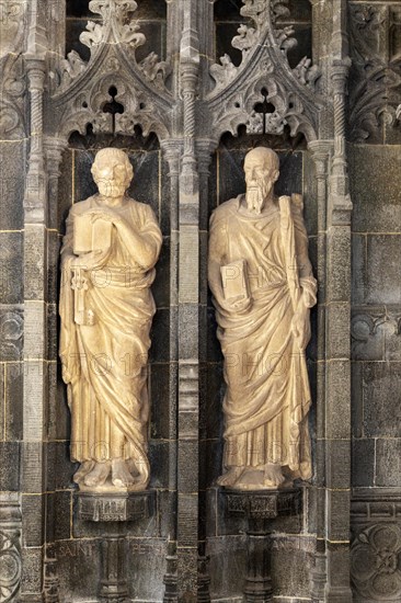 Stone carved reredos figures Saint Peter and Saint Andrew, church of Saint Andrew, Bramfield, Suffolk, England, UK