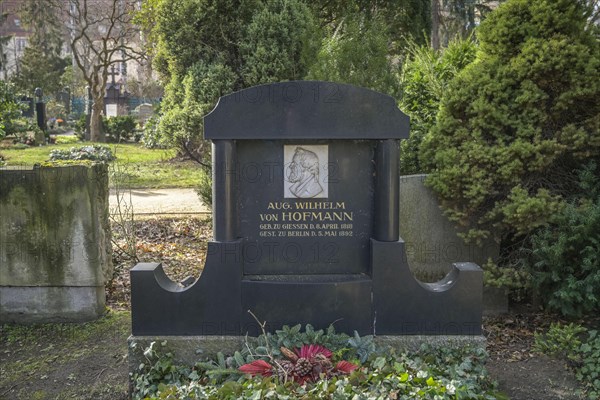August Wilhelm von Hofmann, grave, Dorotheenstaedtischer Friedhof, Chausseestrasse, Mitte, Berlin, Germany, Europe