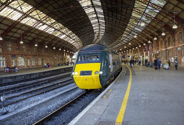 GWR Class 43 high speed train arriving Passengers at platform Temple Meads railway station, Bristol, England, UK