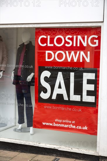Window poster banner Closing Down sale at Bonmarche shop, Bury St Edmunds, Suffolk, England, UK