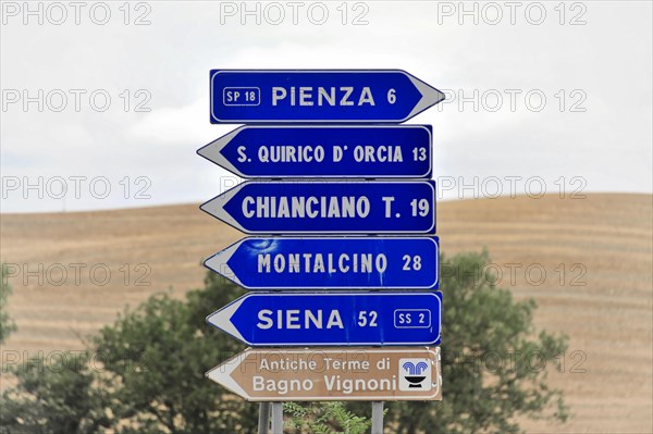 Road signs, Tuscan landscape south of Pienza, Tuscany, Italy, Europe