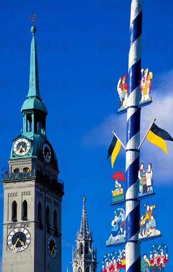 May pole on Viktualienmarkt and Church St Peter, Munich, Bavaria, Germany, Europe