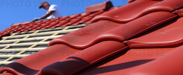 Roofing work, re-roofing of a tiled roof