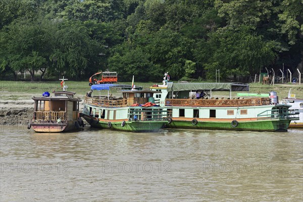 Excursion boat on the Irrawaddy, also known as Ayeyarwady, river between Mandalay and Bagan, Myanmar, Asia