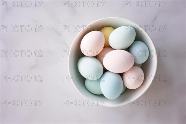Top view of bowl with pastel colored Easter eggs. KI generiert, generiert AI generated