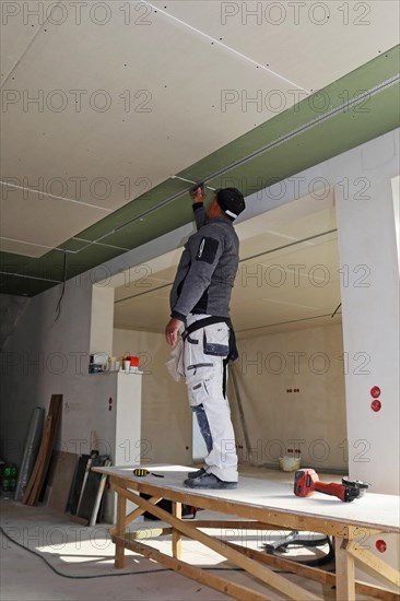 Dry construction, dry lining