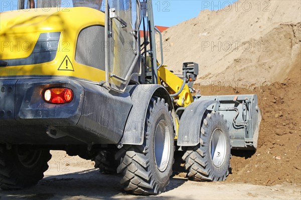 Excavation work, earthworks (here in the Mutterstadt development area, Rhineland-Palatinate)