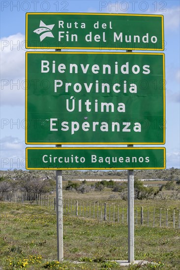 Road sign, road, sign, Torres del Paine National Park, Parque Nacional Torres del Paine, Cordillera del Paine, Towers of the Blue Sky, Region de Magallanes y de la Antartica Chilena, Ultima Esperanza Province, UNESCO Biosphere Reserve, Patagonia, End of the World, Chile, South America