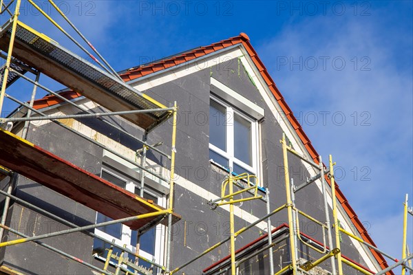 Thermal insulation of a house facade on a new building