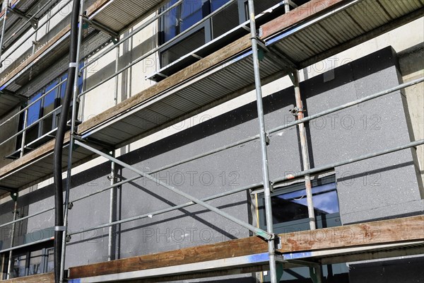 Thermal insulation of a house facade