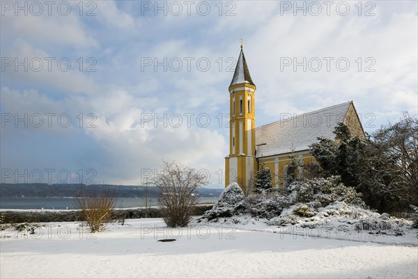 Snow-covered church in winter, St Alban's Church, Diessen, Lake Ammer, Fuenfseenland, Pfaffenwinkel, Upper Bavaria, Bavaria, Germany, Europe