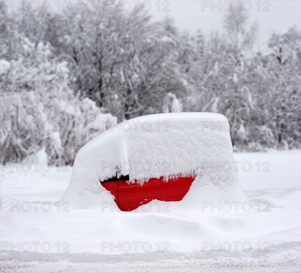 A red Smart, a tiny car, parked and completely covered in snow, winter, Munich, Bavaria, Germany, Europe
