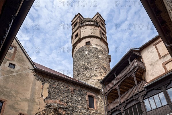 Keep, castle tower with Renaissance helmet, new bower, courtyard of the outer bailey, Ronneburg Castle, medieval knight's castle, Ronneburg, Ronneburger Huegelland, Main-Kinzig-Kreis, Hesse, Germany, Europe