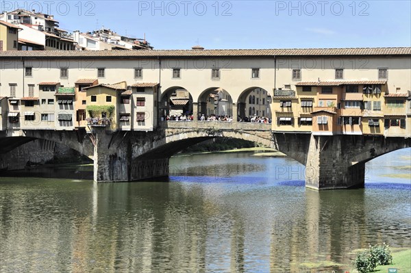 Ponte Vecchio, oldest bridge over the Arno, built around 1345, Florence, Tuscany, Italy, Europe
