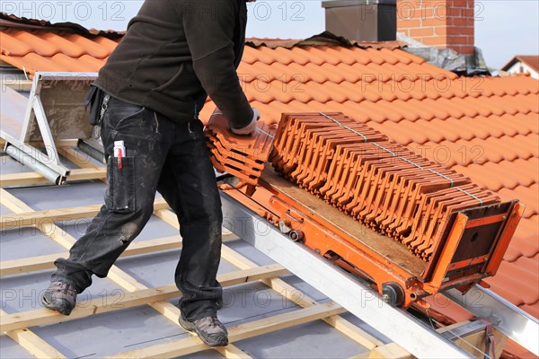 Roofing work, re-roofing of a tiled roof