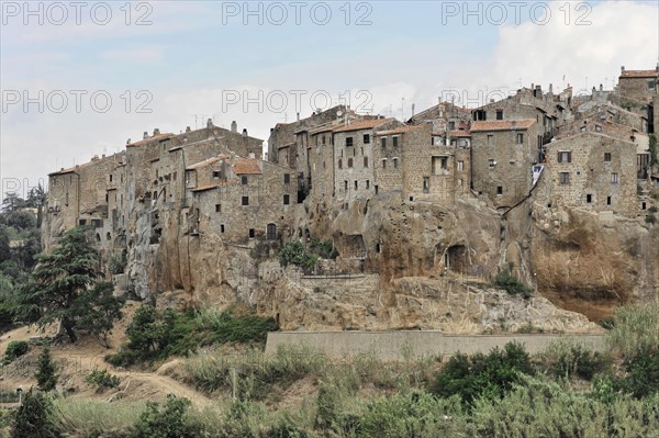 View of the old town of Pitigliano, Tuscany, Italy, Europe