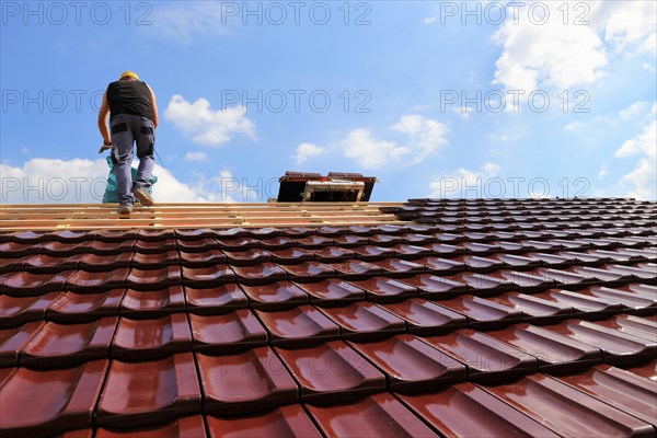 Roofing work, re-roofing of a tiled roof