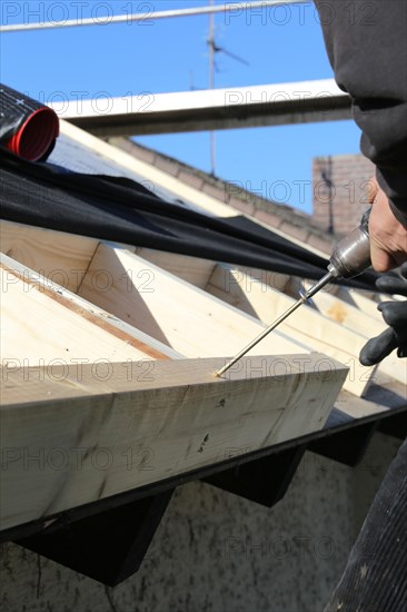 Roofing work, re-roofing of a tiled roof