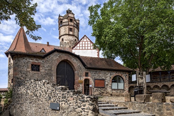 Second gatehouse, castle gate, entrance with ticket office to the museum, keep castle tower, Ronneburg Castle, medieval knight's castle, Ronneburg, Ronneburger Huegelland, Main-Kinzig-Kreis, Hesse, Germany, Europe