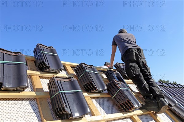 Roofing work, re-roofing of a tiled roof