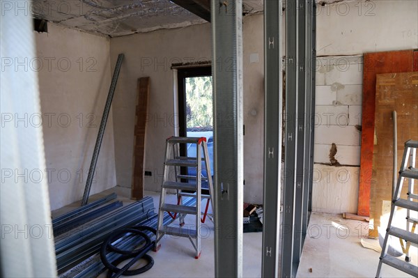 Dry construction, dry lining