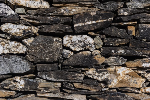 Structure of a stone wall, natural slate, slate slab, stone, stone structure, texture, wall, stone wall, background, nature, natural, grey, beige, natural background, natural background