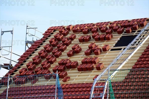 Roofing work, re-roofing of a tiled roof