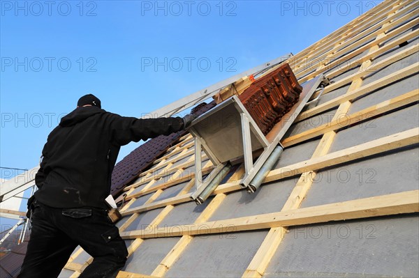 Roofing work, re-roofing of a tiled roof