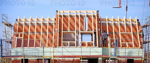 Roof work on a new residential building