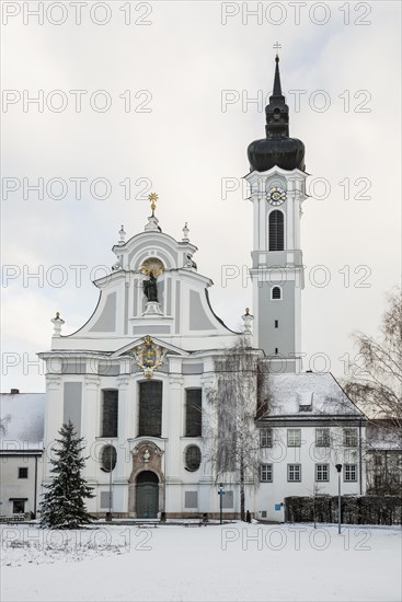 Snow-covered baroque church in winter, Marienmuenster, Diessen, Ammersee, Fuenfseenland, Pfaffenwinkel, Upper Bavaria, Bavaria, Germany, Europe