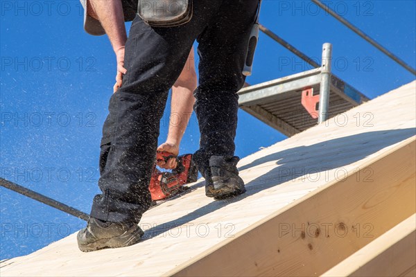 Carpentry work on a residential building (Mutterstadt development area, Rhineland-Palatinate)