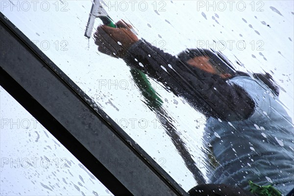 Professional cleaning of a glass roof (glass cleaning)